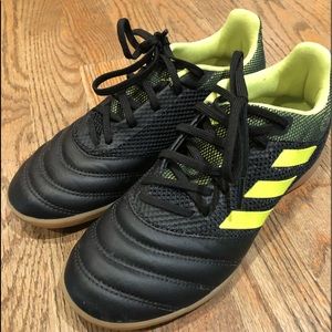 Youth Adidas 4 1/2 Copa indoor soccer ⚽ shoes 👟